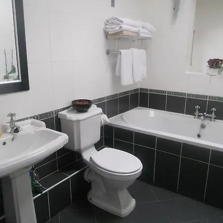 Hillside Haven Tahilla